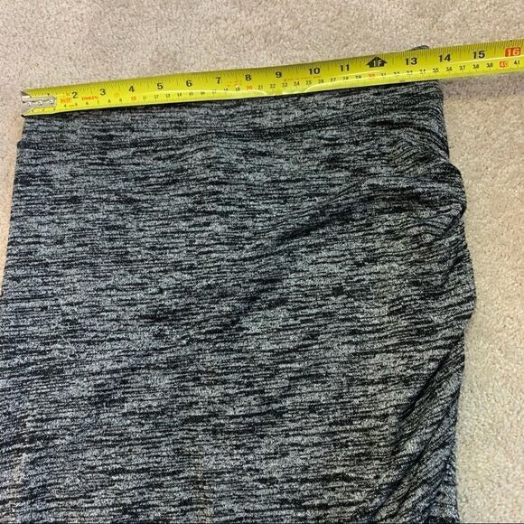 Aritzia Wilfred gray ruched stretchy Tyra skirt size medium - Picture 9 of 11